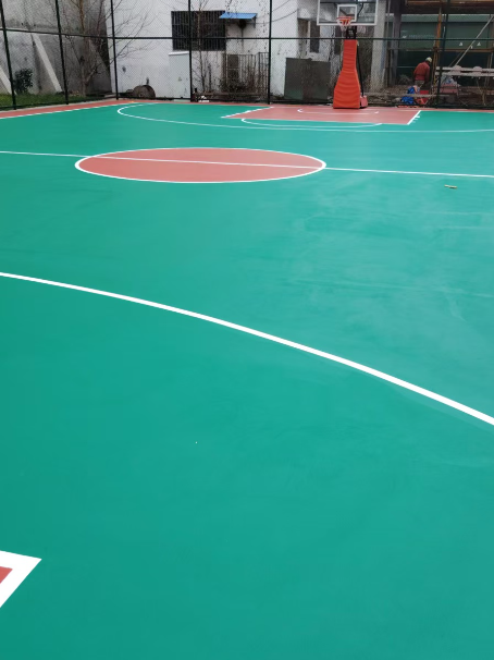 潜江经济开发区 球场长期使用易出现地面开裂